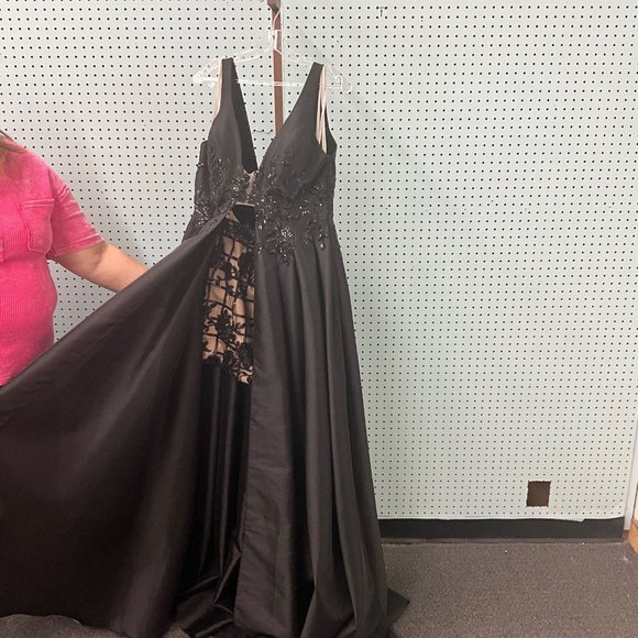 RACHEL ALLAN SIZE 14 BLACK FORMAL DRESS - Picture 3 of 6